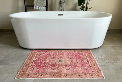 SALE badmat (90cm x 70cm) nr 2024 Showroom model (randje rafelt)