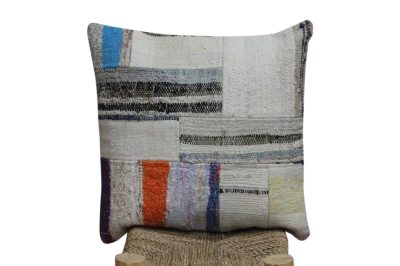 Kussen uit Turkije  50cm x 50cm incl binnenkussen katoenen achterkant (beige) Nr 21201