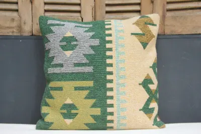 Kussen uit Turkije  60cm x 60cm incl binnenkussen katoenen achterkant (beige) Nr 21203