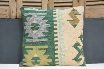 Kussen uit Turkije  60cm x 60cm incl binnenkussen katoenen achterkant (beige) Nr 21206