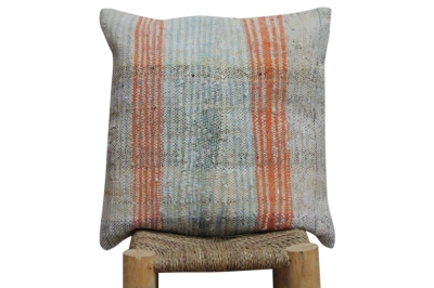 Kussen uit Turkije  50cm x 50cm incl binnenkussen katoenen achterkant (beige) Nr 21227