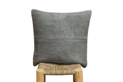 Kussen uit Turkije  50cm x 50cm incl binnenkussen katoenen achterkant (beige) Nr 21235