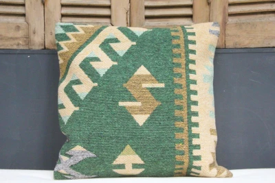 Kussen uit Turkije  60cm x 60cm incl binnenkussen katoenen achterkant (beige) Nr 21269