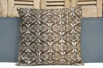 Kussen uit Turkije  60cm x 60cm incl binnenkussen katoenen achterkant (beige) Nr 21282