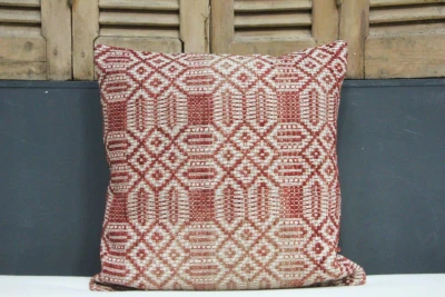 Kussen uit Turkije  60cm x 60cm incl binnenkussen katoenen achterkant (beige) Nr 44034
