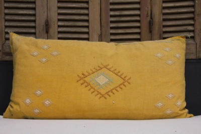 Kussen uit Marokko geel 100cm x 50cm incl vulling nr.66014