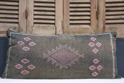 Sabra Kussen uit Marokko bruin100cm x 50cm incl vulling nr. 80233