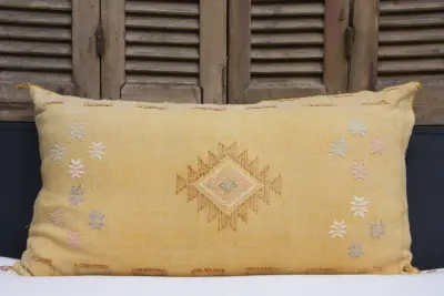 Sabra Kussen uit Marokko geel 100cm x 50cm incl vulling nr. 91220