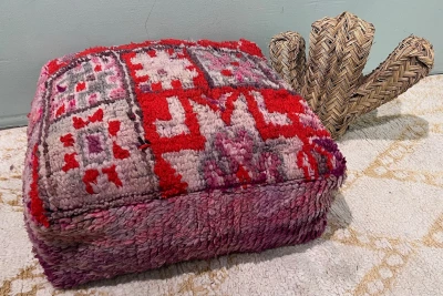 SALE Marokkaanse Poef nr.94035 60cm x 60cm x 25cm incl. vulling Poef heeft kale plek