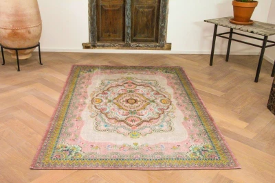 Pip Majorelle Pastel Pink 185cm x 120cm kleed heeft 3 witte plekjes (zie foto's)