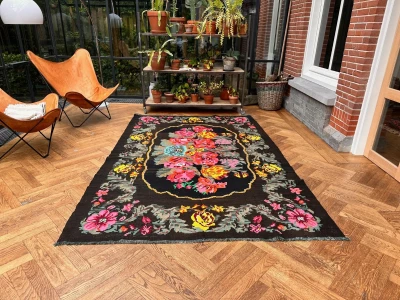 authentieke Rozenkelim  uit Moldavie 84693 277cm x 182cm 