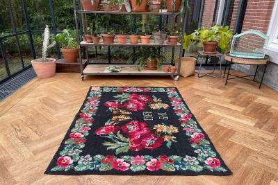 Authentieke Rozenkelim, handgeweven in Moldavie  182cm x 125cm