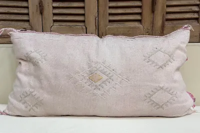 SALE Sabra Kussen uit Marokko roze 100cm x 50cm incl vulling (zie foto's)