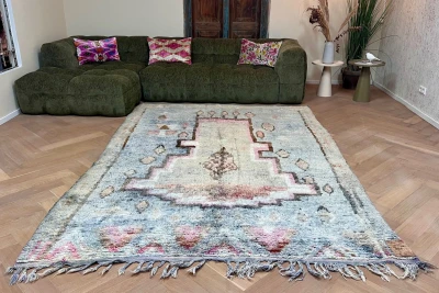 SALE Beni mguild vloerkleed 13010 303cm x 206cm (klein gaatje aan de rand, zie foto's)