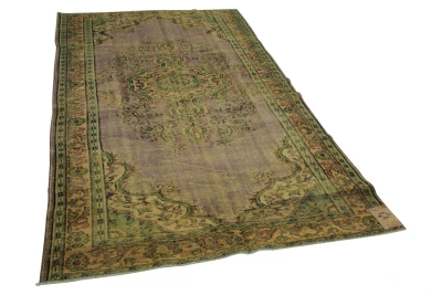 vintage vloerkleed met paars 296cm x 167cm  gebruikt vor de film "Alles is zoals het zou moeten zijn"