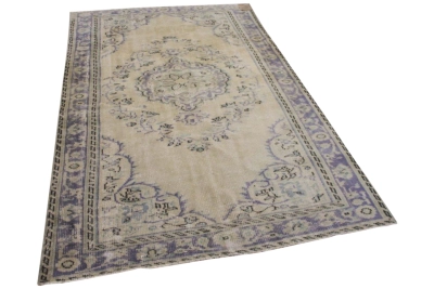 Vintage vloerkleed zandkleur 17762 253cm x 158cm