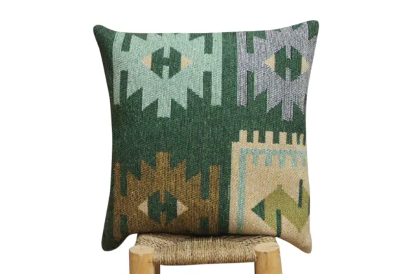 Kussen uit Turkije  60cm x 60cm incl binnenkussen katoenen achterkant (beige) Nr 21204