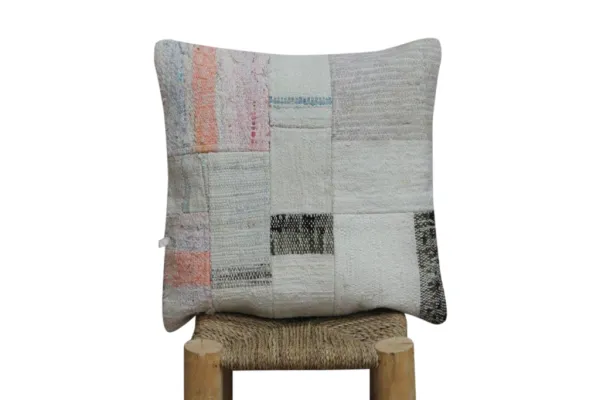 Kussen uit Turkije  50cm x 50cm incl binnenkussen katoenen achterkant (beige) Nr 21207