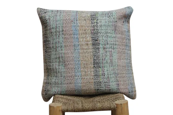 Kussen uit Turkije  50cm x 50cm incl binnenkussen katoenen achterkant (beige) Nr 21226