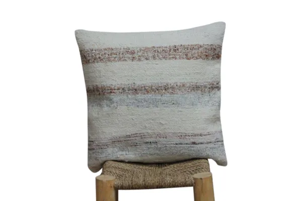 Kussen uit Turkije  50cm x 50cm incl binnenkussen katoenen achterkant (beige) Nr 21229
