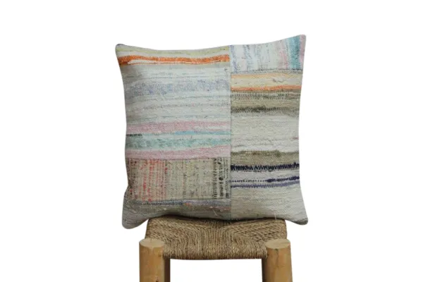 Kussen uit Turkije  50cm x 50cm incl binnenkussen katoenen achterkant (beige) Nr 21231