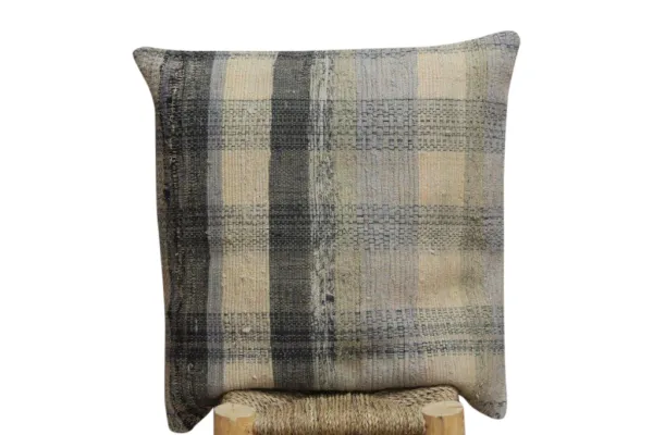 Kussen uit Turkije  60cm x 60cm incl binnenkussen katoenen achterkant (beige) Nr 21258