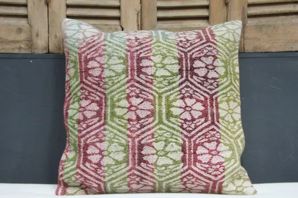 Kussen uit Turkije  60cm x 60cm incl binnenkussen katoenen achterkant (beige) Nr 21264