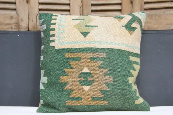 Kussen uit Turkije  60cm x 60cm incl binnenkussen katoenen achterkant (beige) Nr 21274