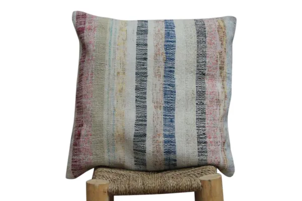 Kussen uit Turkije  50cm x 50cm incl binnenkussen katoenen achterkant (beige) Nr 21276