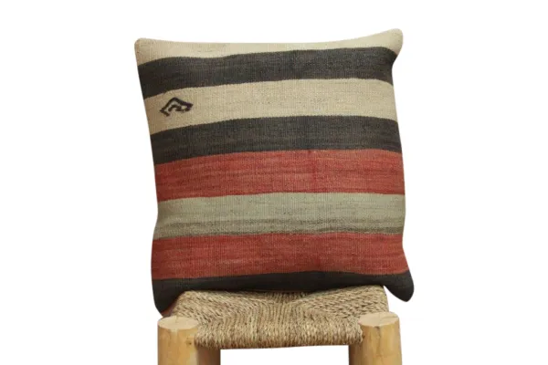 Kussen uit Turkije  50cm x 50cm incl binnenkussen katoenen achterkant (beige) Nr 21260