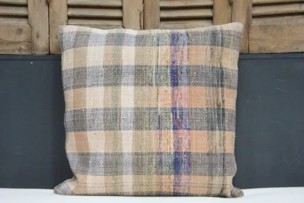 Kussen uit Turkije  60cm x 60cm incl binnenkussen katoenen achterkant (beige) Nr 45800