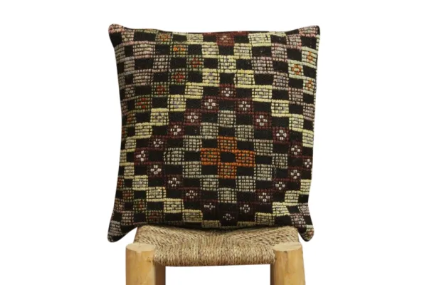 Kussen uit Turkije  60cm x 60cm incl binnenkussen katoenen achterkant (beige) Nr 45807