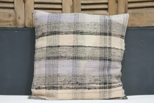 Kussen uit Turkije  60cm x 60cm incl binnenkussen katoenen achterkant (beige) Nr 45811