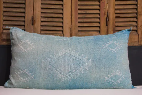 SALE Sabra Kussen uit Marokko blauw 100cm x 50cm incl vulling nr. 58157