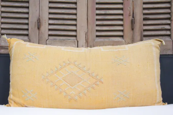 Sabra Kussen uit Marokko 100cm x 50cm incl vulling nr. 80202