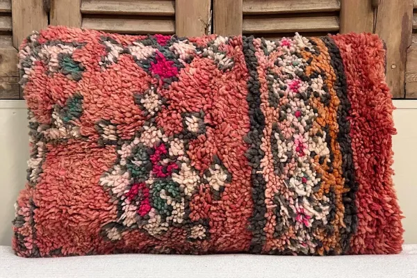 SALE Marokkaans berber kussen nr.62651 60cm x 40cm  (kussen heeft een gaatje, zie foto)