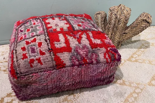 SALE Marokkaanse Poef nr.94035 60cm x 60cm x 25cm incl. vulling Poef heeft kale plek