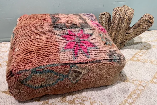 SALE Marokkaanse Poef nr.94036 60cm x 60cm x 25cm (gaatje, zie foto's)