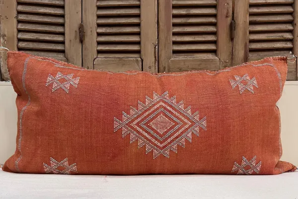 Sabra Kussen uit Marokko oranje/rood 100cm x 50cm incl vulling nr.63046