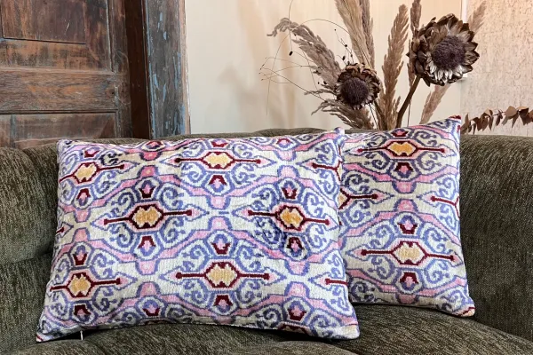 Ikat Velvet kussen diverse kleuren 60cm x 40cm incl binnen kussen  