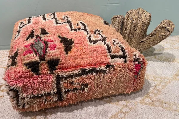 SALE Marokkanischer Pouf Nr. 47021 60cm x 60cm x 25cm inkl. Füllung (Pouf hat ein Loch, siehe Fotos)