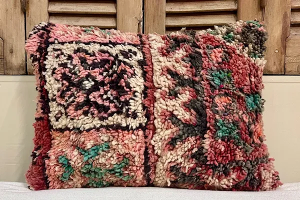 SALE Marokkaans berber kussen nr.62647 60cm x 40cm  (kussen heeft een gaatje, zie foto)