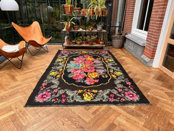 authentieke Rozenkelim  uit Moldavie 84693 277cm x 182cm 