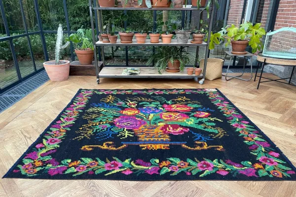 Authentieke Rozenkelim, handgeweven in Moldavie  188cm x 180cm