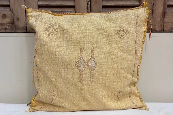 SALE Sabra Kussen uit Marokko geel 45cm x 45cm incl vulling (zie foto's)