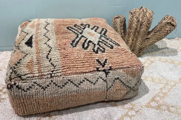 SALE Marokkaanse Poef nr.77806 60cm x 60cm x 25cm Poef heeft diverse kleine gaatjes