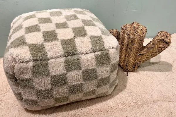 Berber Poef groen 50cm x 50cm x 30cm nr: 1581 incl. vulling