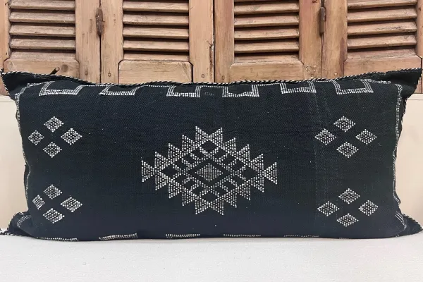 Sabra Kussen uit Marokko zwart 100cm x 50cm incl vulling nr.56265