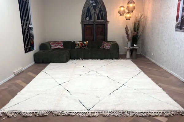 SALE Beni ouarain 71043 400cm x 306cm (berber heeft twee gaatjes, zie foto's)