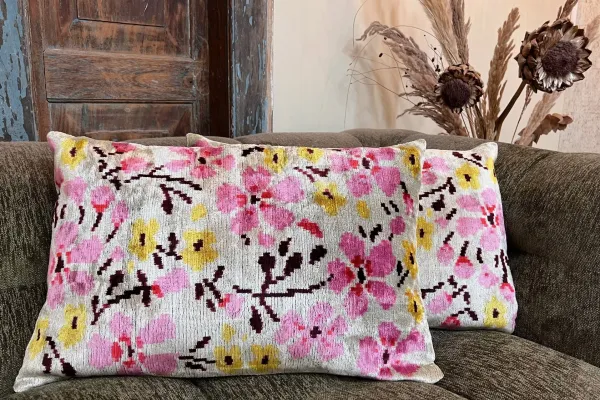 Ikat Velvet kussen bloemen 60cm x 40cm incl binnen kussen nr.98680